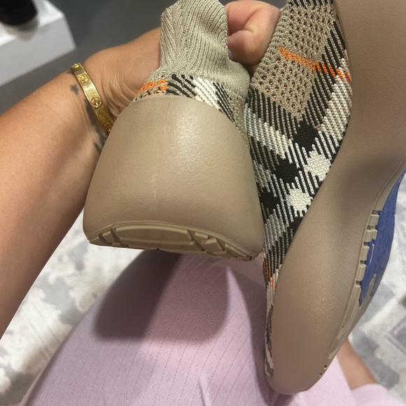 **AUTHENTIC** Burberry Women’s Checkered Beige Sneakers - Picture 6 of 10